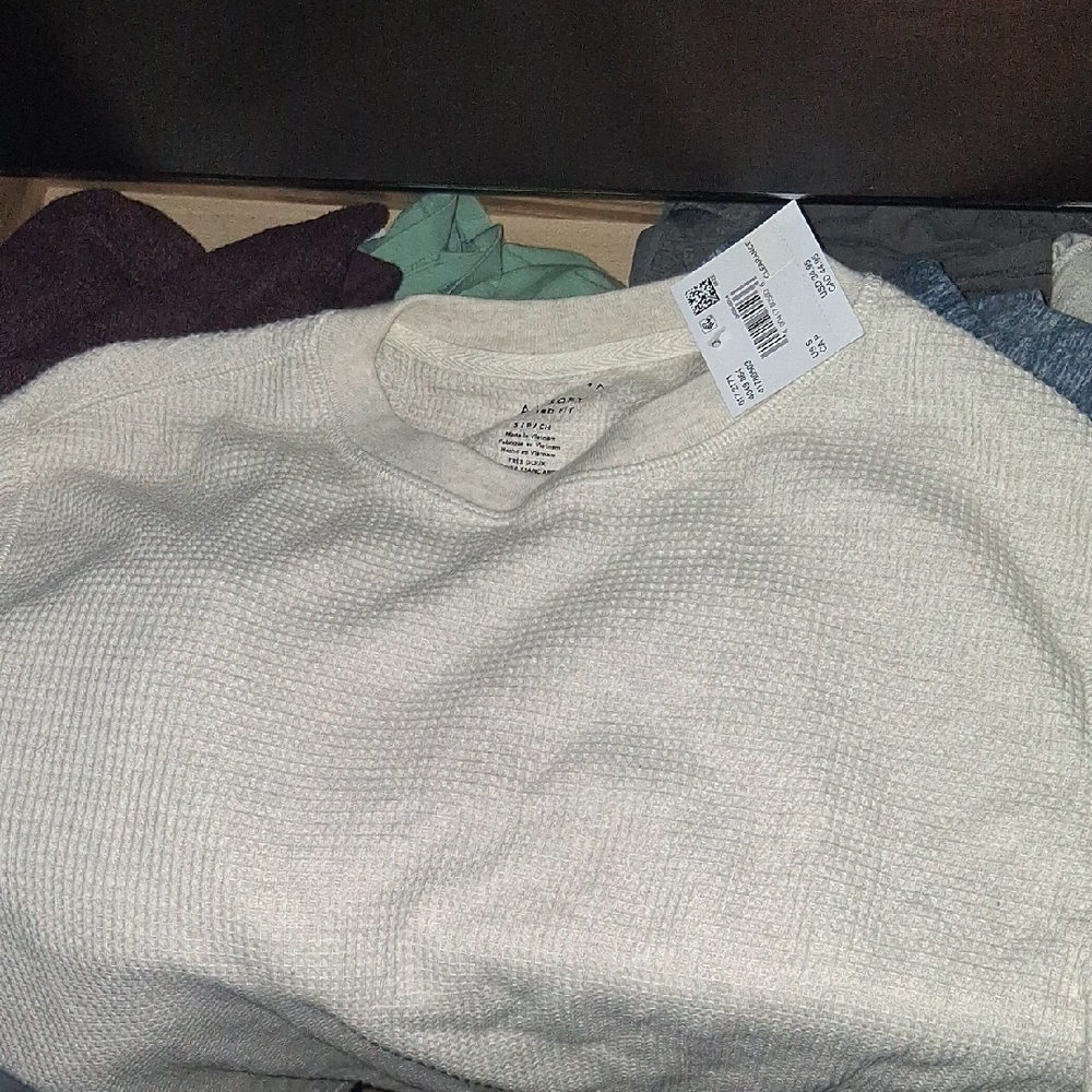 American Eagle Outfitters Men's Cream Crewneck Sweater